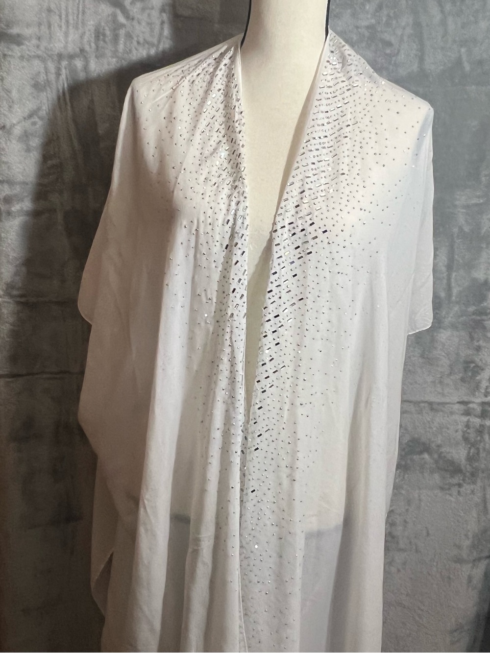 Jessica McClintock White Embellished Draped Cape